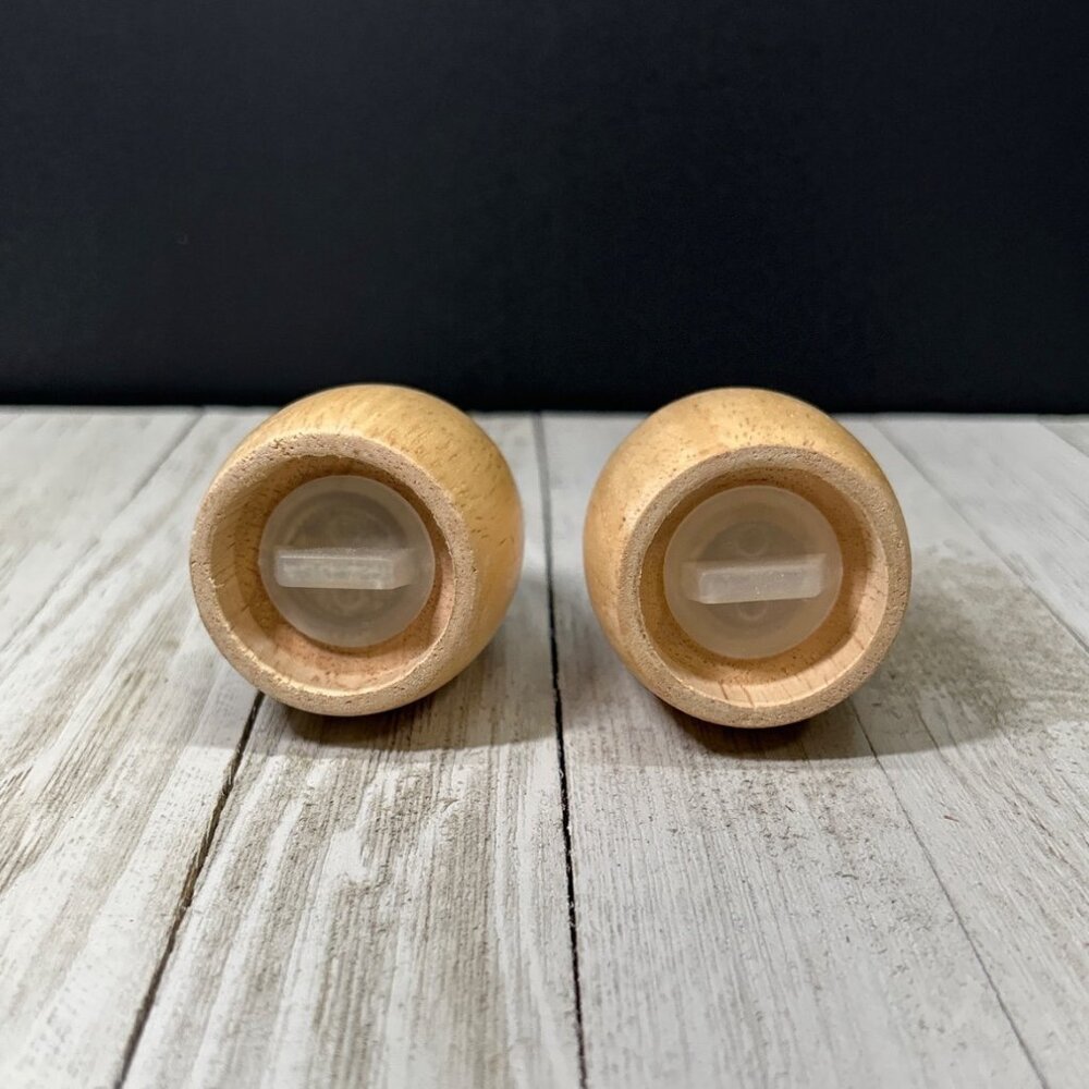 Vintage Wooden Salt and Pepper Shakers Oval Shaped Table Kitchen Decor - Picture 3 of 5